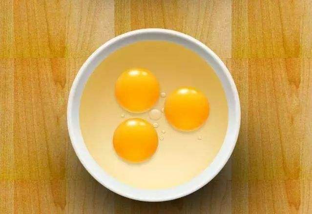 鸡蛋清去屑吗