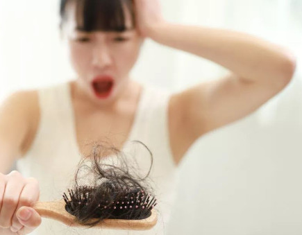 焦虑会导致脱发吗，哪些情绪可能会引起脱发