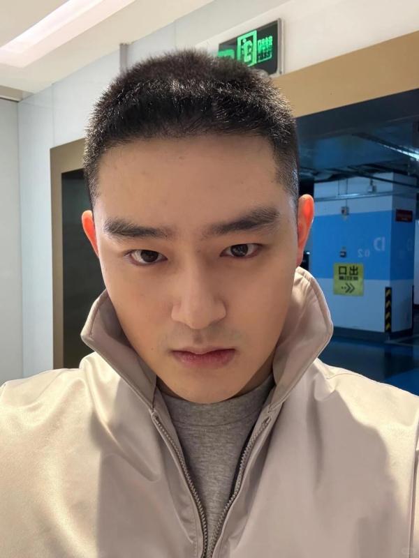 上海小姐姐就是不一样，不仅自己植发还带老公一起卷