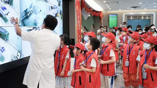 从头开始探寻头发奥秘！小记者打卡郑州中植植发医院