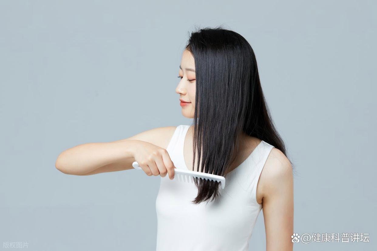 频繁掉发干脆剃光头养发？有人真这么干了，医生提醒细节
